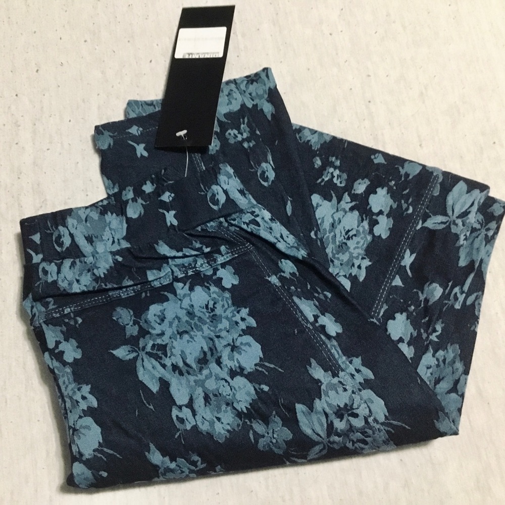 Gorgeous floral denim style pant